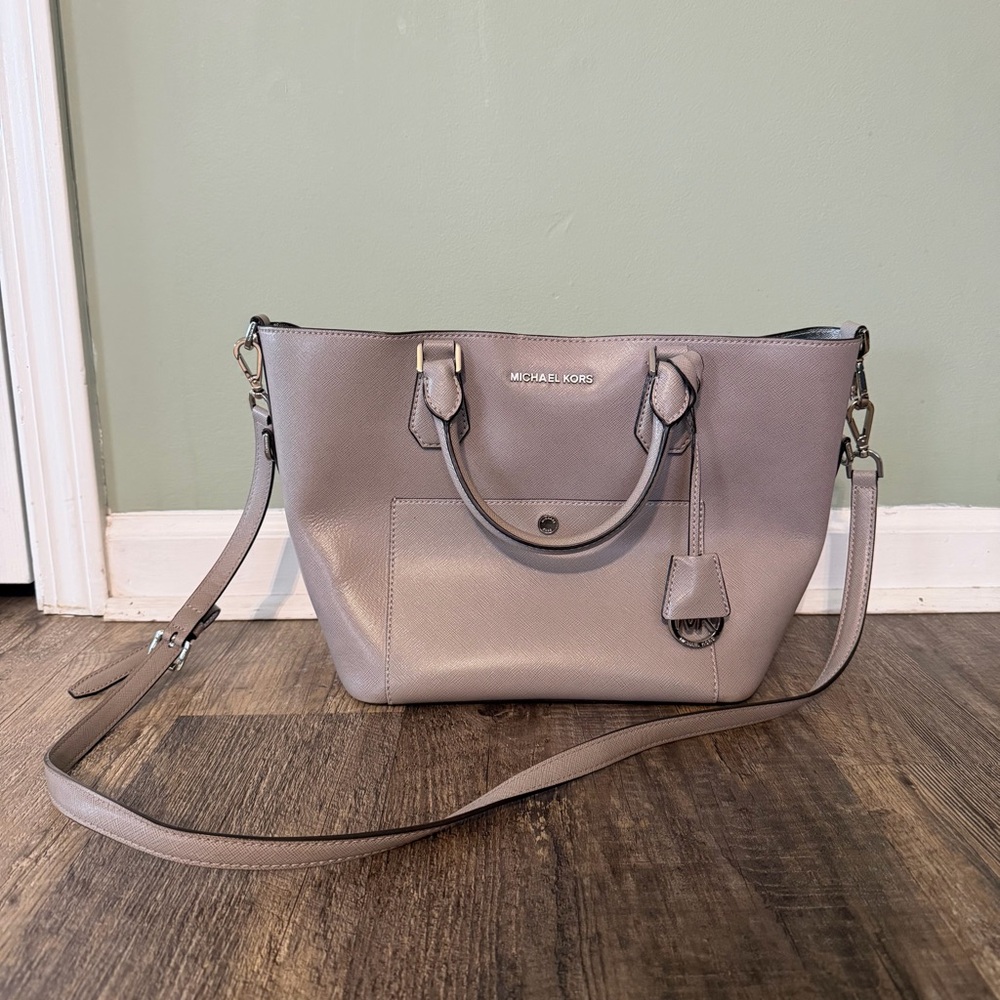 Michael Kors Greenwich Large Grab Shoulder Tote in Taupe Gray